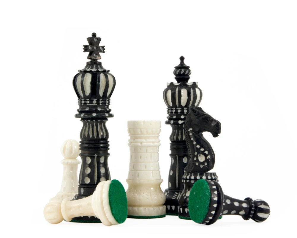 Kings Cross Carved Camel Bone Chess Pieces 5 Kings Cross Carved Camel Bone Chess Pieces - Image 5