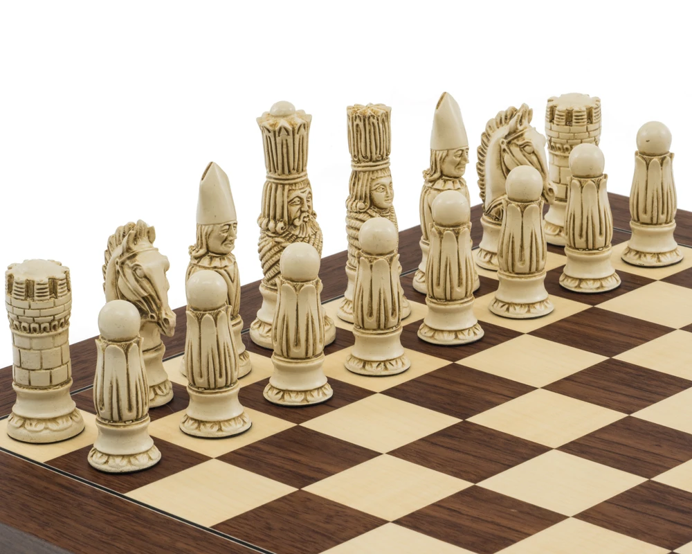 The Berkeley Chess Victorian Cardinal Palisander Chess Set 2 The Berkeley Chess Victorian Cardinal Palisander Chess Set - Image 2