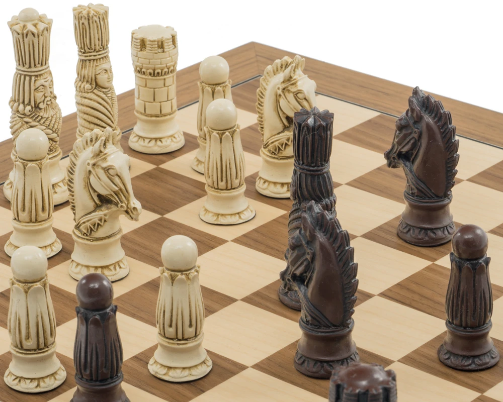 The Berkeley Chess Victorian Russet And Walnut Chess Set 4 The Berkeley Chess Victorian Russet And Walnut Chess Set - Image 4