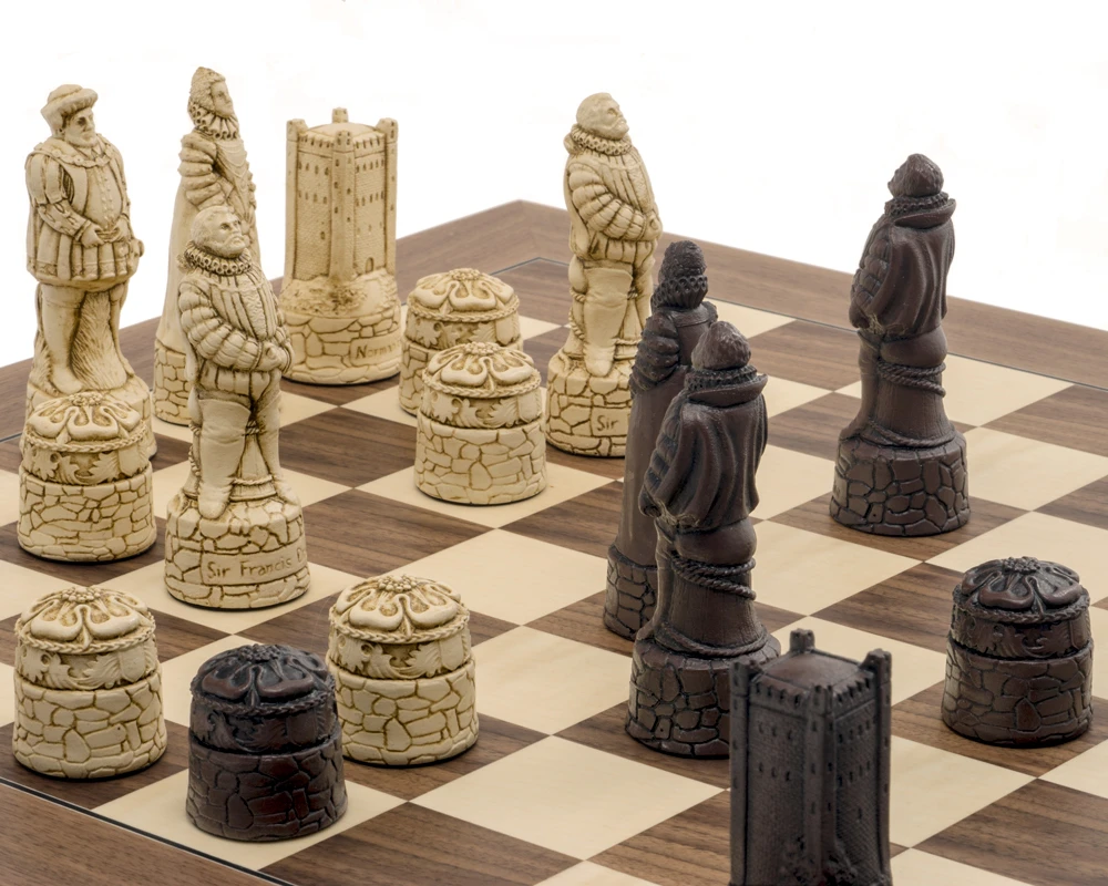 The Berkeley Chess English Russet & Walnut Chess Set 4 The Berkeley Chess English Russet & Walnut Chess Set - Image 4