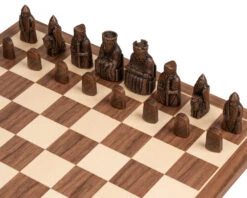 The Isle Of Lewis And Walnut Deluxe Set With Presentation Case -Chess Shop RCPB469 08
