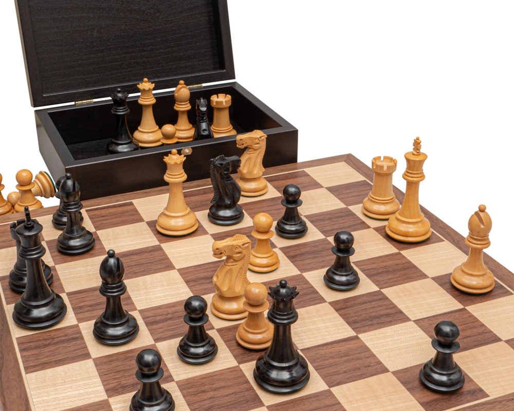 The Arundel Black And Walnut Classic Chess Set 4 The Arundel Black And Walnut Classic Chess Set - Image 4