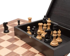 The Windsor Ebony And Walnut Traditional Chess Set 11 The Windsor Ebony And Walnut Traditional Chess Set -Chess Shop RCPB509 04