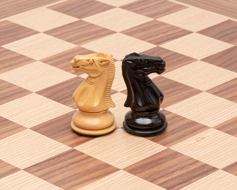 The Windsor Ebony And Walnut Traditional Chess Set 7 The Windsor Ebony And Walnut Traditional Chess Set - Image 7