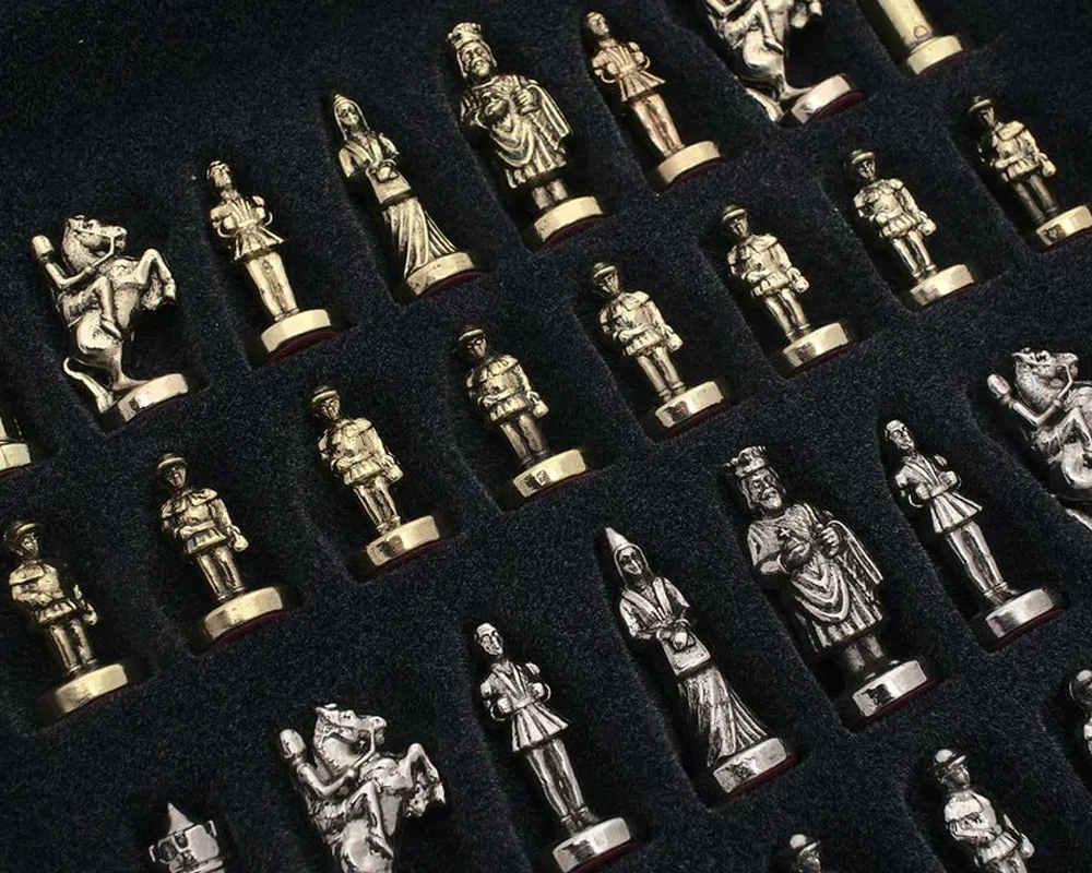 The Manopoulos Byzantine Empire Chess Set With Wooden Case In Brown - COMPACT 4 The Manopoulos Byzantine Empire Chess Set With Wooden Case In Brown - COMPACT - Image 4