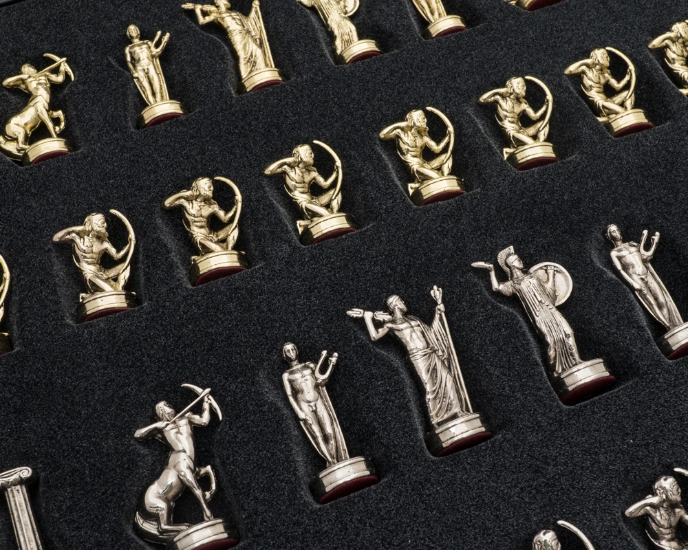 The Manopoulos 'Labours Of Hercules' Chess Set With Wooden Case - MEDIUM 6 The Manopoulos 'Labours Of Hercules' Chess Set With Wooden Case - MEDIUM - Image 6